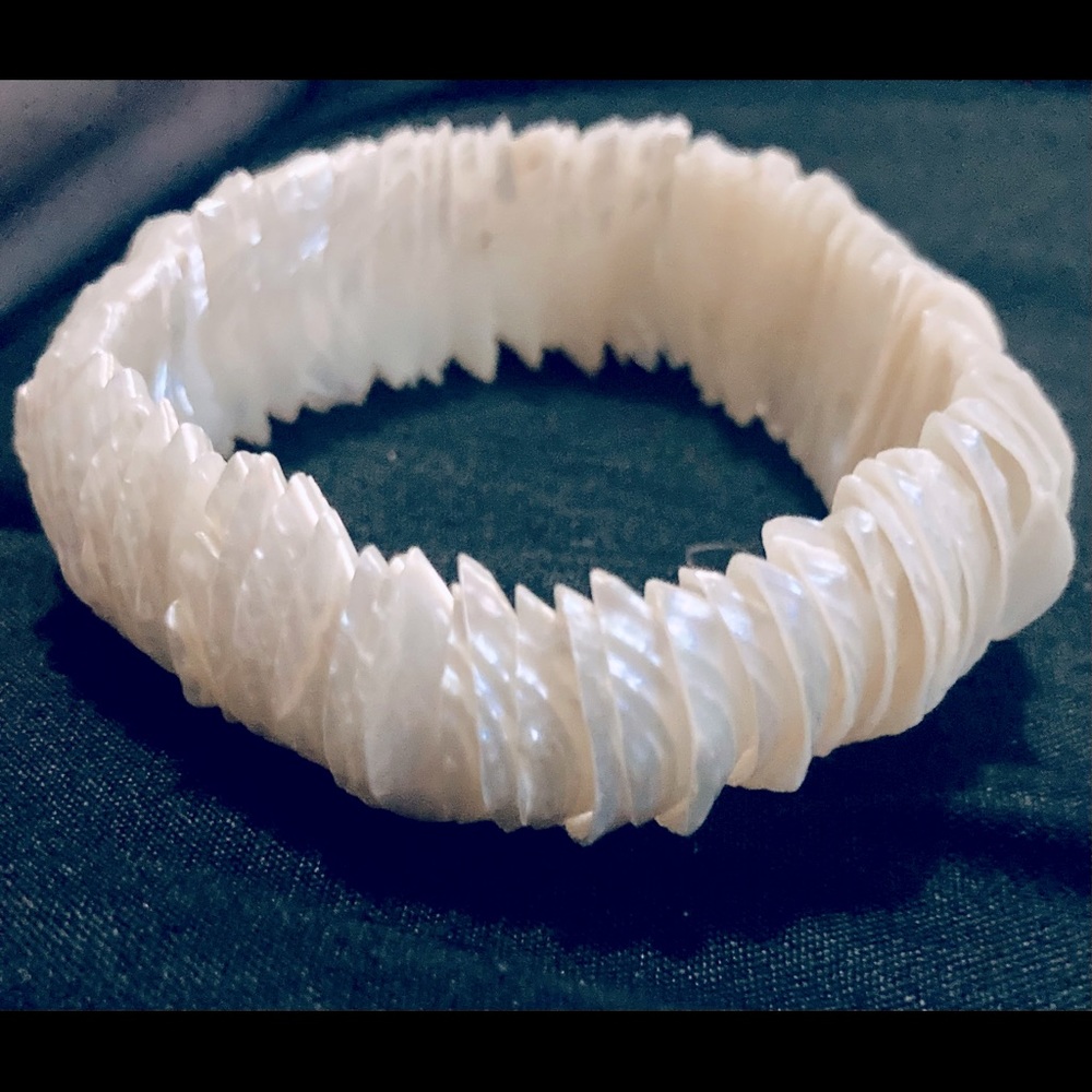 Vintage white shell bracelet